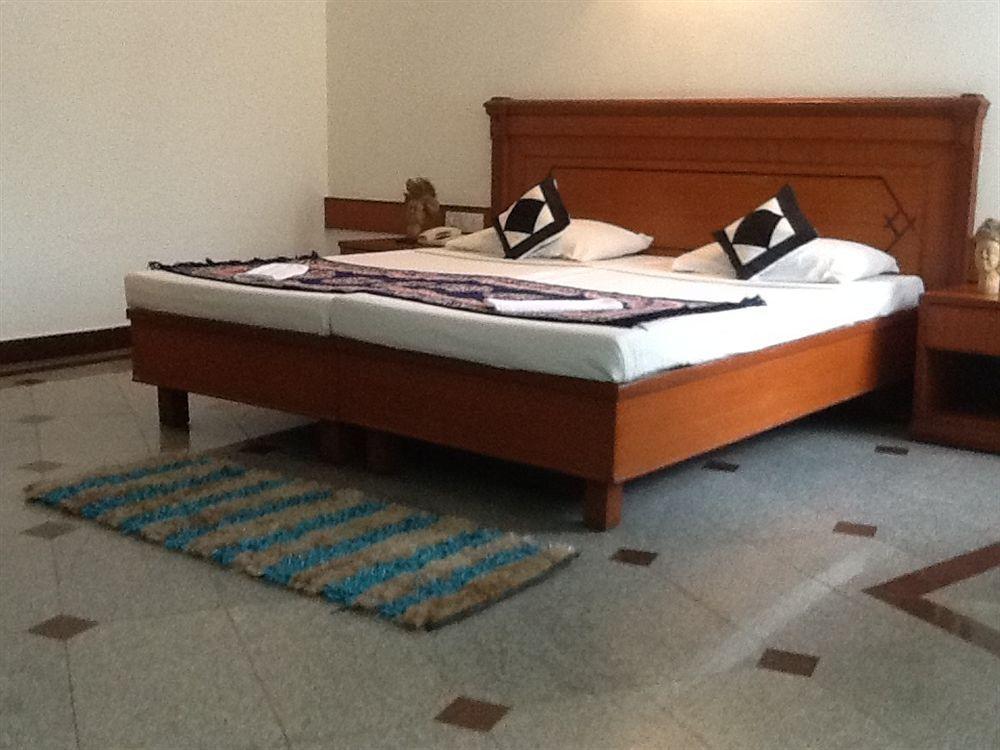 Hotel Kanishka Phg Bangalore Bagian luar foto